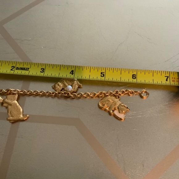 Avon Playful Charming 4 CATS Gold Tone Charm Bracelet - Picture 7 of 8